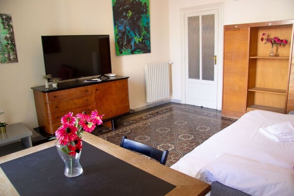1 chambre, fer et planche à repasser, Wi-Fi, draps fournis