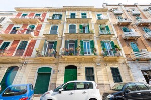 Exterior - Cozy apartment equipped with all the main comforts to accommodate up to 3 people, including WIFI and two balconys. The flat is located in a very central position, in an area equipped with every essential service for a comfortable stay, such as supermarke (Bari)