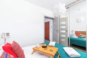 1 habitación, escritorio, tabla de planchar con plancha y wifi 