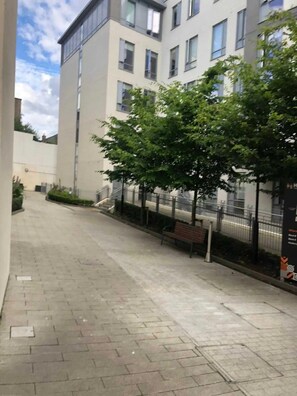 Front of property - JOIVY Affordable Dublin Thomas Street (Dublin)