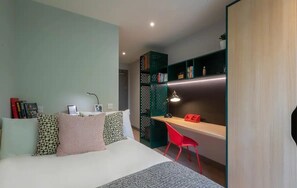 6 bedrooms, desk, laptop workspace, free WiFi