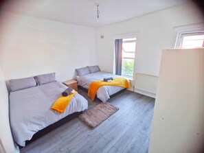 4 bedrooms, free WiFi, bed sheets