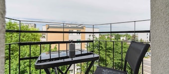 Sunny Apartment in Jeżyce | Balcony and Private Parking
