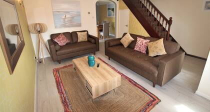 3 Bed House - Garden & Parking - Quiet Cul De Sac