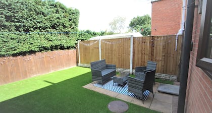 3 Bed House - Garden & Parking - Quiet Cul De Sac