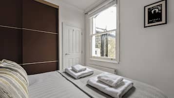 Apartment | 2 bedrooms, hypo-allergenic bedding, cots/infant beds, free WiFi