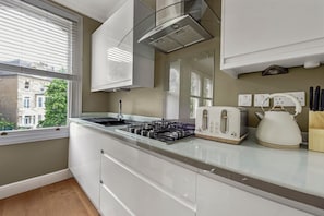 Apartment | Private kitchen | High chair - Spacious 2 Bed Flat Near High Street Kensington (London)