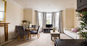 Interior - Spacious 2 Bed Flat Near High Street Kensington (London)