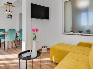 아파트 (Superior One Bedroom Apartment with T) | 거실 | TV