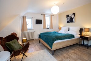 Standard-Doppelzimmer, eigenes Bad, Parkblick