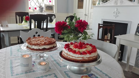 ์์ฌ ๋ฐ ์๋ฃ