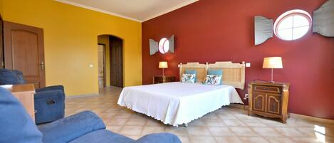 3 bedrooms, in-room safe, iron/ironing board, free WiFi