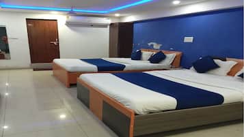 Deluxe Quadruple Room | Free WiFi, bed sheets