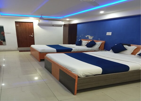 Deluxe Quadruple Room | 1 bedroom, free WiFi, bed sheets