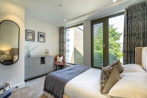 2 bedrooms, iron/ironing board, Internet - A premium stay that sleeps 5 guests  in 2 bedrooms (York)