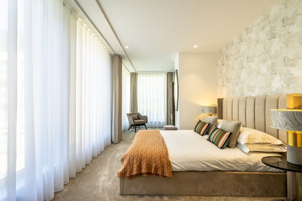 2 bedrooms, iron/ironing board, Internet - A premium stay that sleeps 5 guests  in 2 bedrooms (York)