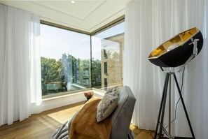 Interior - A premium stay that sleeps 5 guests  in 2 bedrooms (York)