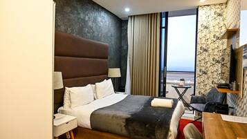 Luxury Studio | 1 bedroom, premium bedding, laptop workspace, iron/ironing board