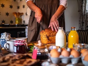 Dining - Lord of the Manor Suite: Sleeps up-to 3 (Scunthorpe, UK)