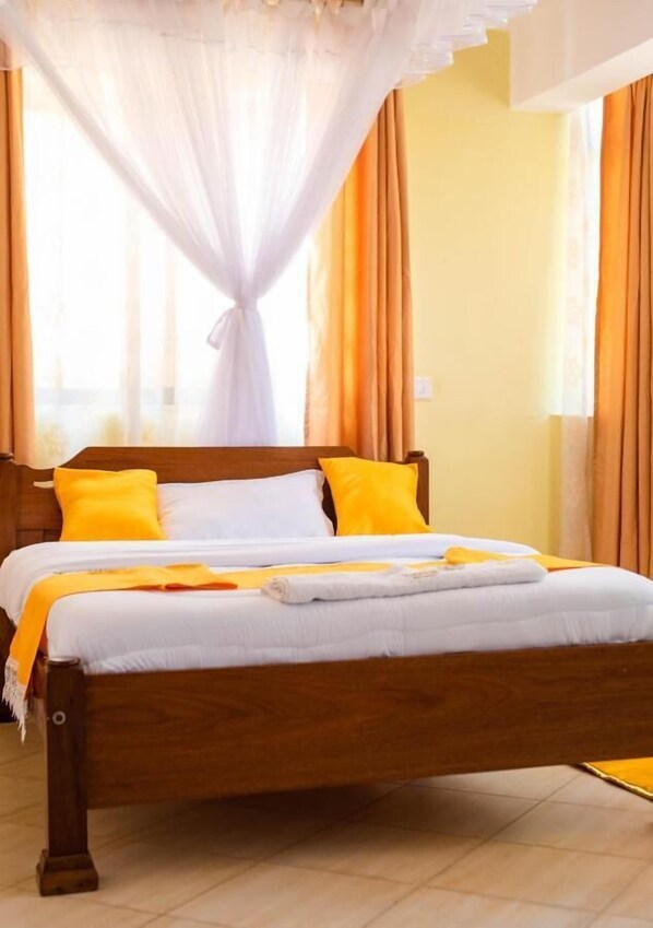 Cortinas blackout, tabla de planchar con plancha y wifi gratis