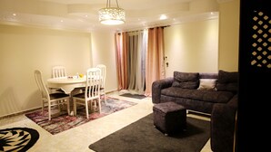 Apartment | Living room - Lovely and Nice 4-bed Apartment in Near Ring Road (Cairo)