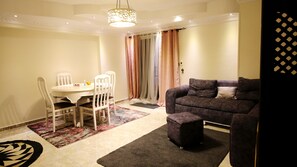 Apartment | Living room - Lovely and Nice 4-bed Apartment in Near Ring Road (Cairo)