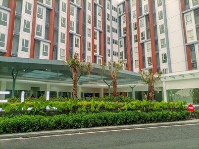 Elegant And Comfy Studio Barsa City Apartment