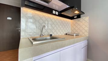 Fridge, stovetop, cookware/dishes/utensils, dining tables