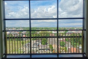 TV - Nice Studio At Patraland Amarta Apartment (Ngaglik)