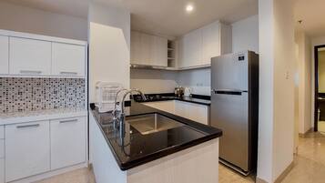 Fridge, stovetop, electric kettle, cookware/dishes/utensils