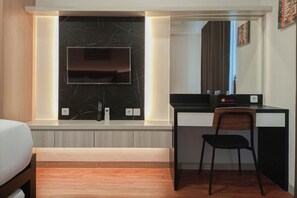 TV - Comfy And Easy Access 2Br Apartment At Tanglin Supermall Mansion (Surabaya)