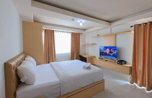 Nice And Comfy Studio At Amethyst Apartment