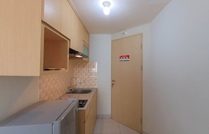 Fridge, stovetop, cookware/dishes/utensils, dining tables - Nice And Comfy Studio At Amethyst Apartment (Jakarta)