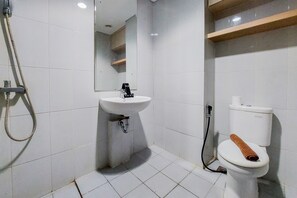 A bathroom with a sink, toilet, and shower. - Nice And Comfort 1Br At Casa De Parco Apartment (Pagedangan)