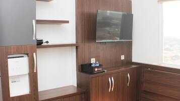Fridge, stovetop, cookware/dishes/utensils, dining tables