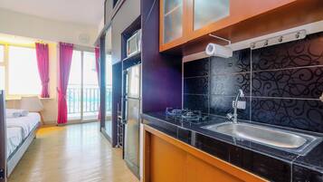 Apartamento standard | Cozinha privada | Geladeira, micro-ondas, cooktop, panela elétrica de arroz
