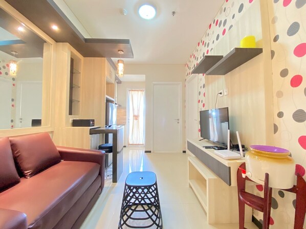 TV - Cozy And Serene 2Br Apartment At Parahyangan Residence (Bandung)
