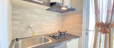 Fridge, stovetop, cookware/dishes/utensils, dining tables