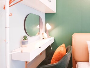 TV - Warm And Homey Studio At Vida View Makassar Apartment (Makassar)