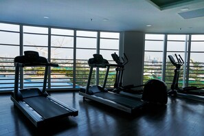 Sports facility - Nice And Comfy Studio West Vista Apartment (Jakarta)