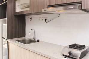 Fridge, stovetop, cookware/dishes/utensils, dining tables - Nice And Comfy Studio West Vista Apartment (Jakarta)