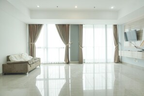 Interior - Spacious And Nice 2Br At Hillcrest House Apartment (Curug)