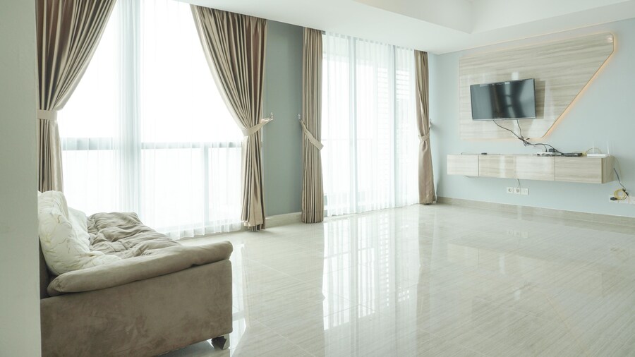 Spacious And Nice 2Br At Hillcrest House Apartment