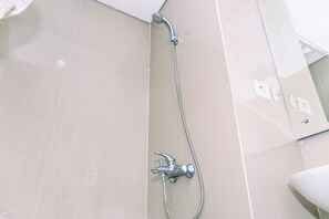 Shower, free toiletries, towels - Nice And Cozy Studio At Paramount Skyline Serpong Apartment (Gading Serpong)