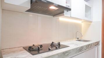 Fridge, stovetop, cookware/dishes/utensils, dining tables