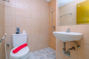 Shower, free toiletries, towels - Warm And Cozy Stay Studio Apartment Margonda Residence 2 (Depok)