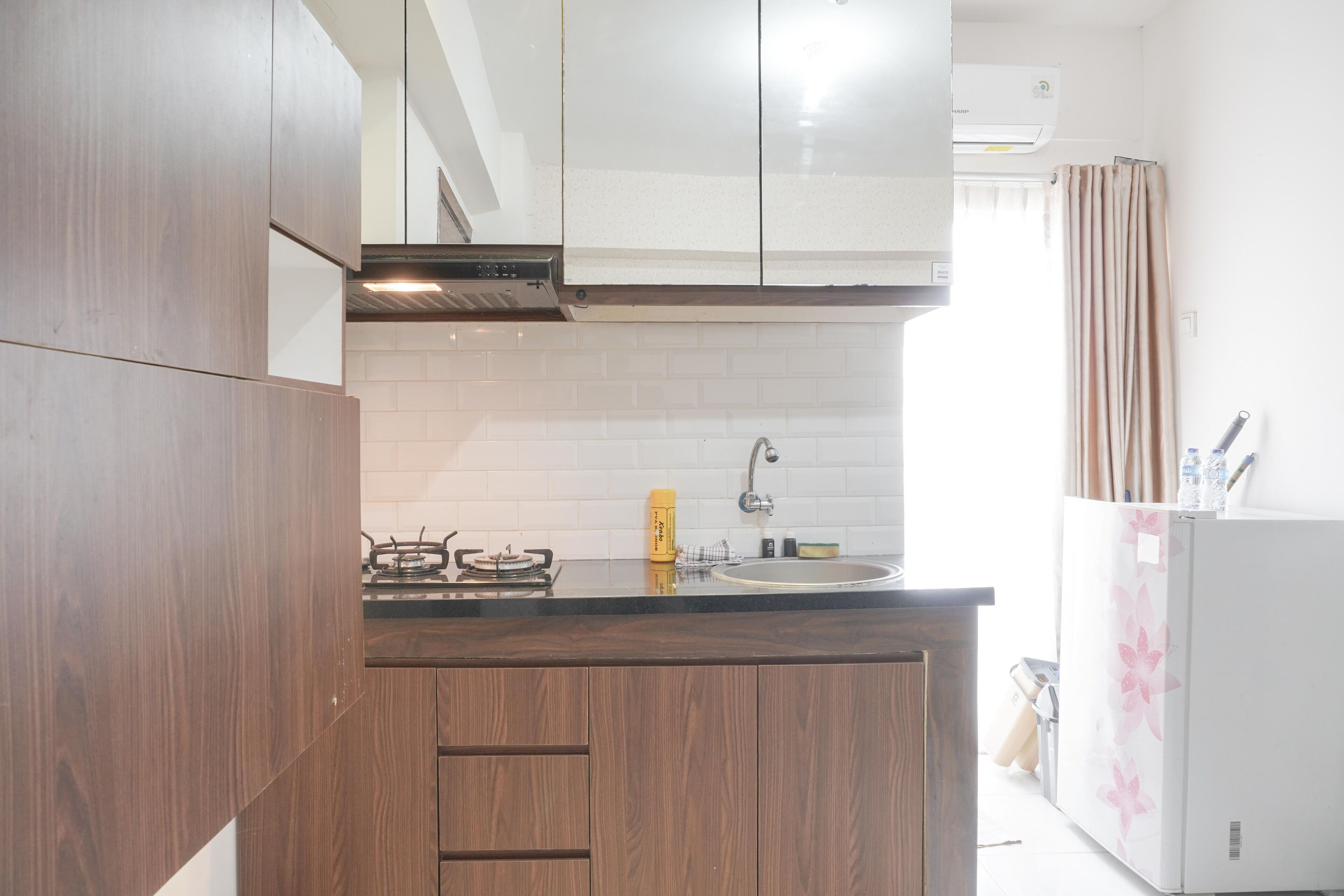 Fridge, stovetop, cookware/dishes/utensils, dining tables