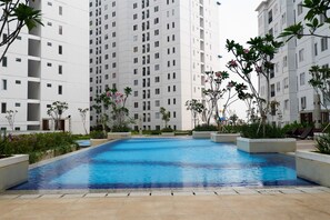 Pool - Scenic 2Br Bassura City Apartment Near Shopping Mall (Jakarta)