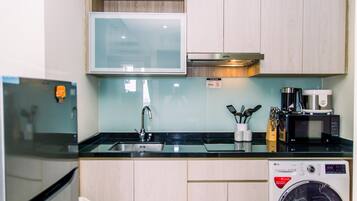 Fridge, microwave, stovetop, cookware/dishes/utensils