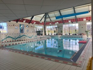 Piscina interna, piscina aquecida